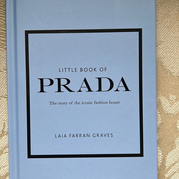 NWT COLLECTION OF FOUR STYLE BOOKS OF CHANEL, LV, PRADA AND GUCCI - Picture 8 of 8